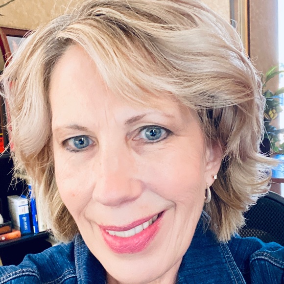 Meet your Posher, Cindy - Picture 1 of 1